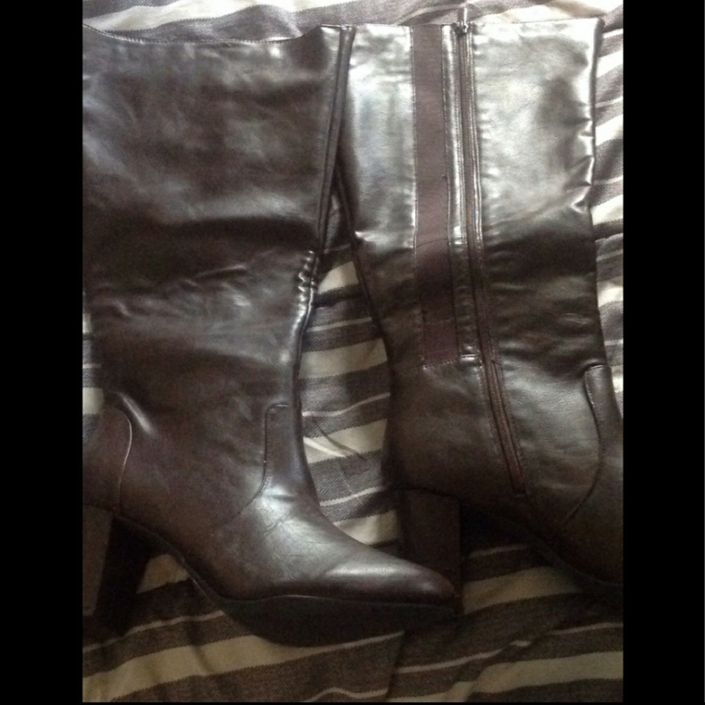 Women's brown boots